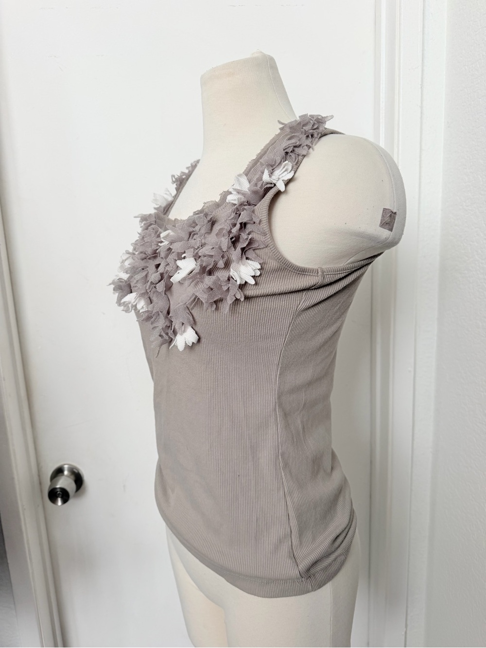 INC International Concepts Taupe Floral Appliqué Tank Top - Picture 4 of 6